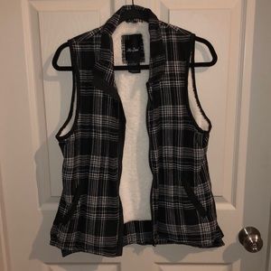Women’s L Plaid Vest